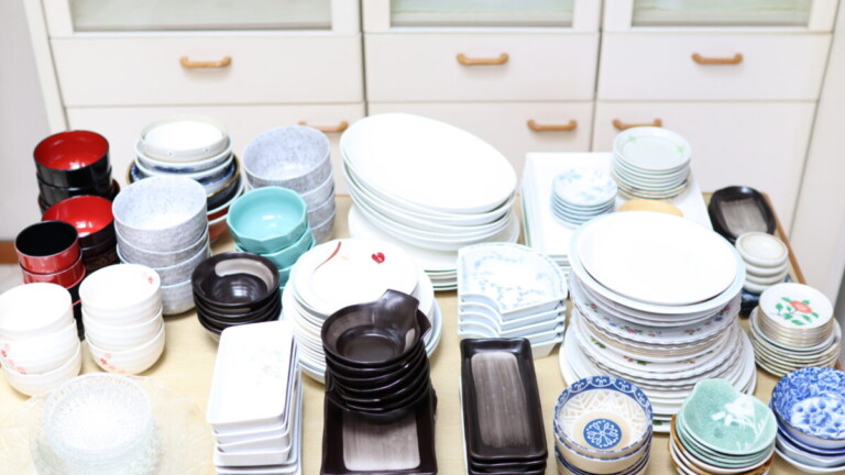 食器類(写真撮影時より増えてます。) 湘南にあるホテルの食器