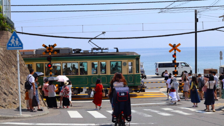 スラムダンクの踏切・鎌倉高校前 スラムダンクの踏切がある鎌倉高校前