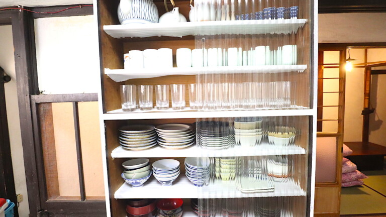 グラス、湯のみ、お椀など あたみの旅館の食器