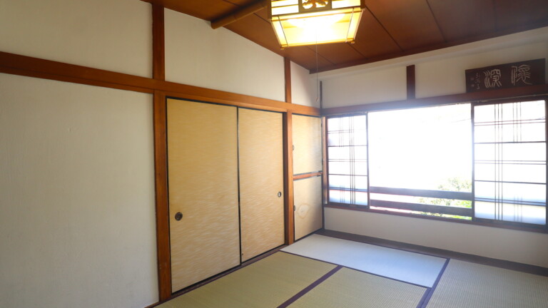 とてもくつろげる部屋です くつろげる熱海の旅館の白い部屋